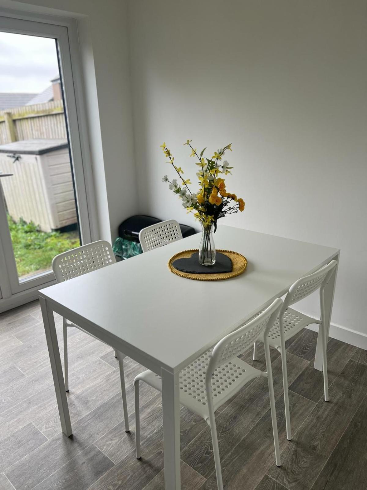 Village House St Mellons - Close To A48 And M4 Cardiff Exteriör bild